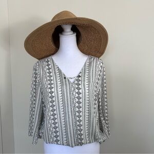 Reitmans Geometric Three Quarter Sleeve Top Black and White Blouse Petite Medium